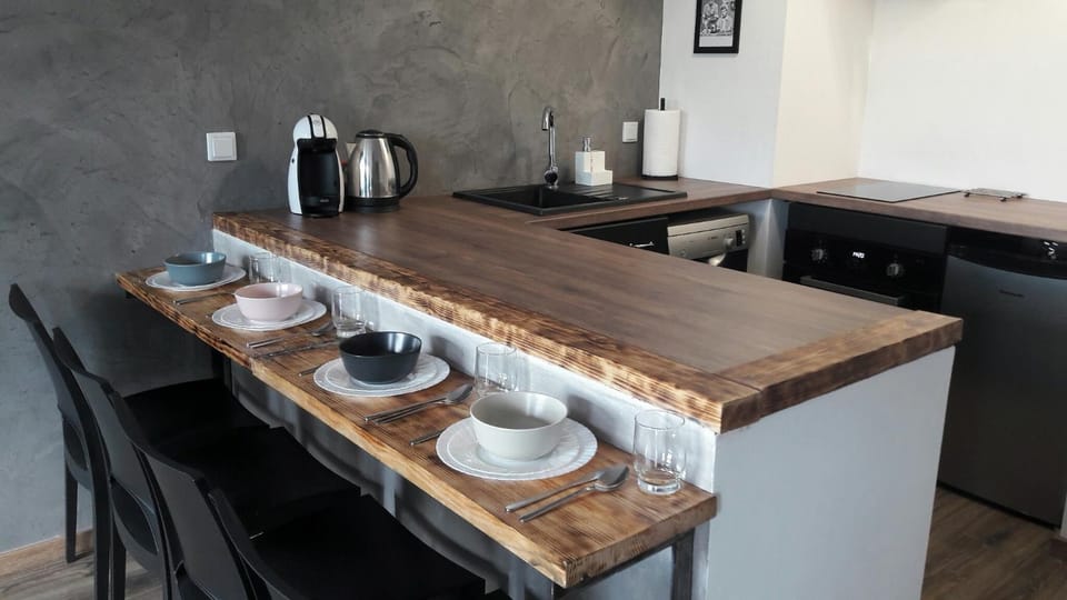 Coffee/tea facilities, Kitchen or kitchenette, Dining area