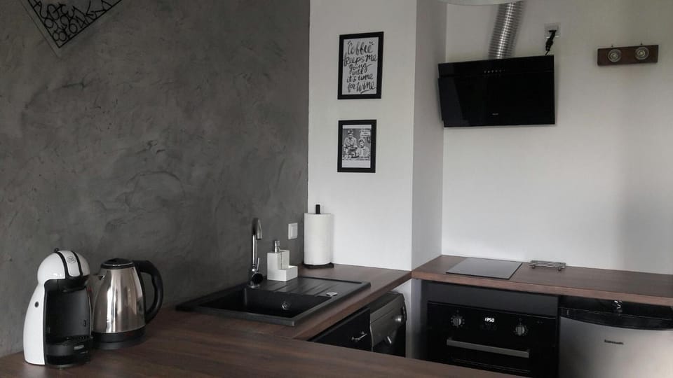 Coffee/tea facilities, Kitchen or kitchenette