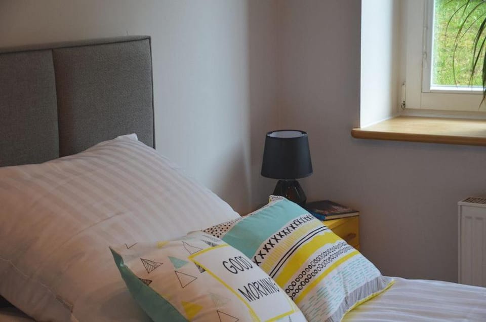 Bed, Seating area, Bedroom