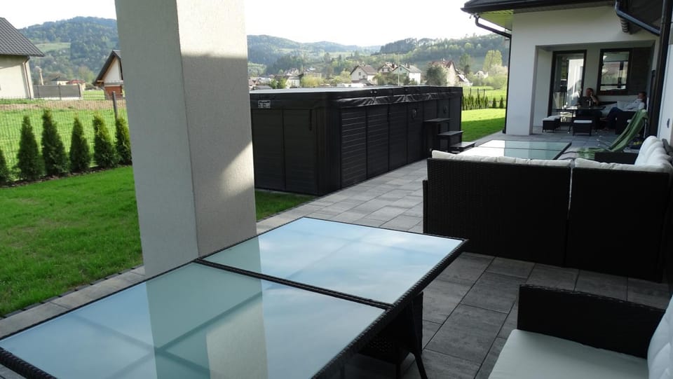 Balcony/Terrace, Seating area, Swimming pool, Swimming pool