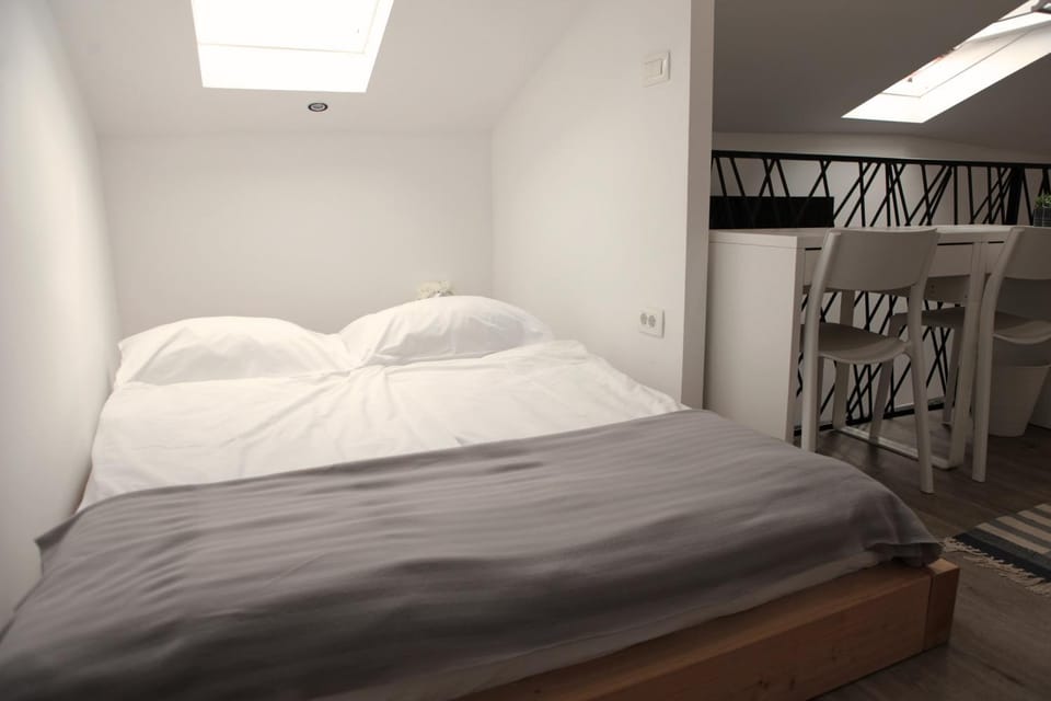 Bed, Seating area, Bedroom
