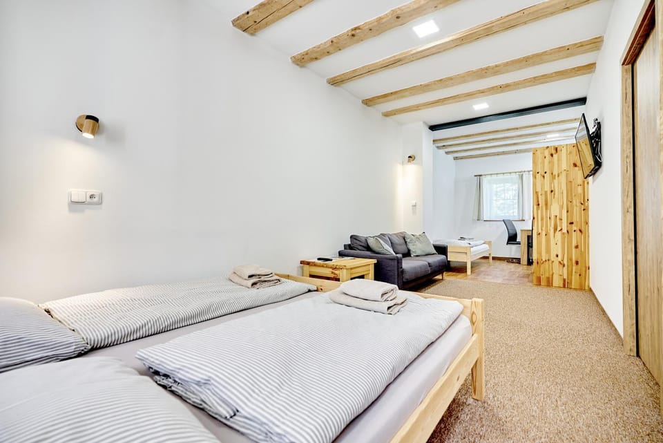 Bed, TV and multimedia, Seating area, Bedroom