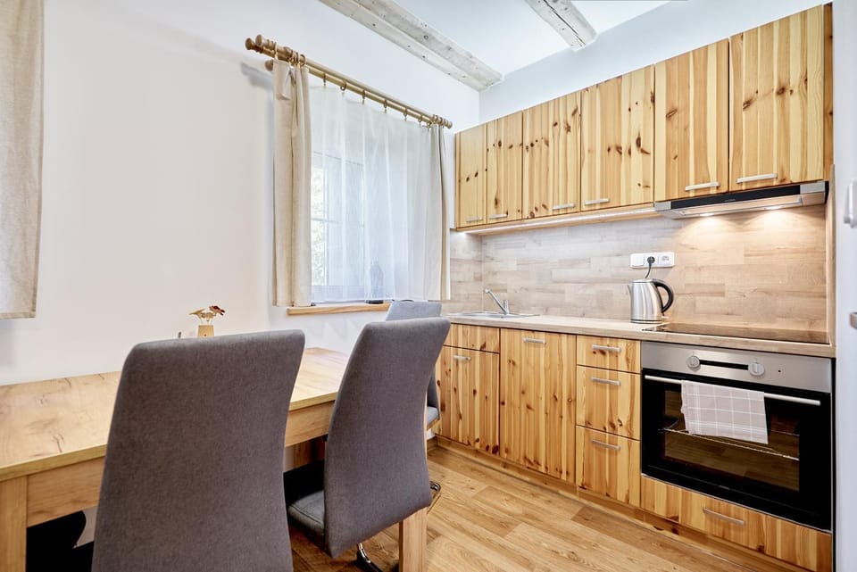 Seating area, kitchen