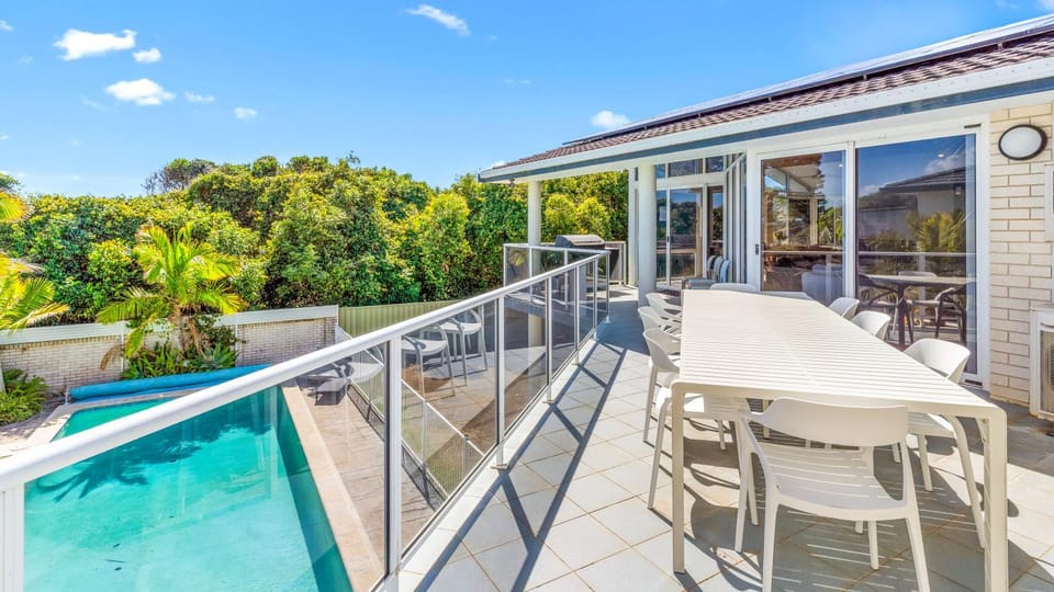 Balcony/Terrace, Dining area, Swimming pool