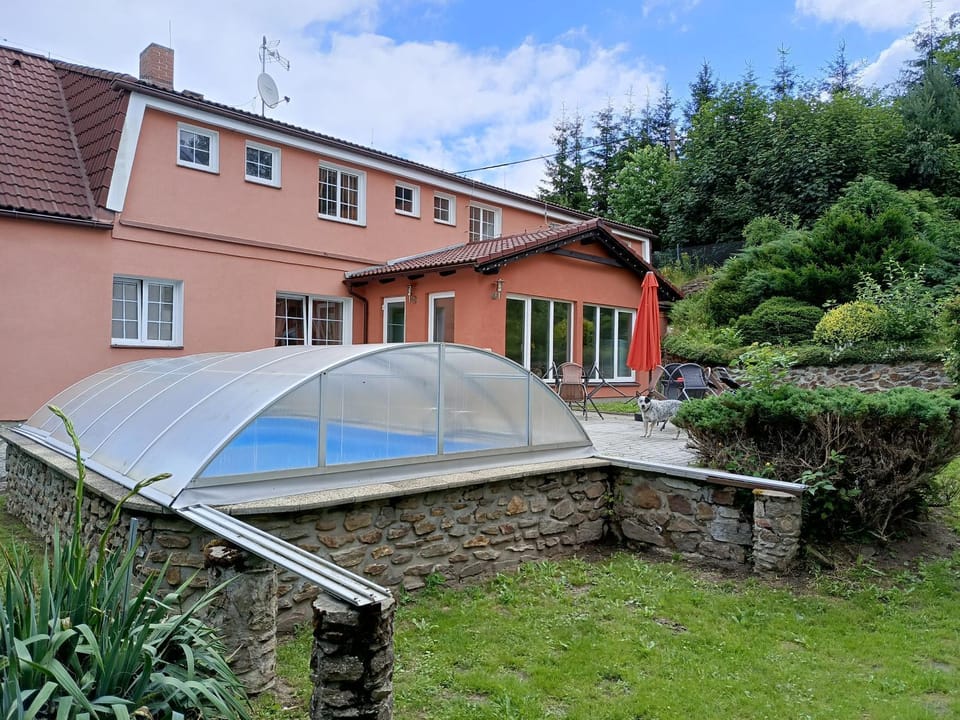 Property building, Garden, Garden view, Swimming pool