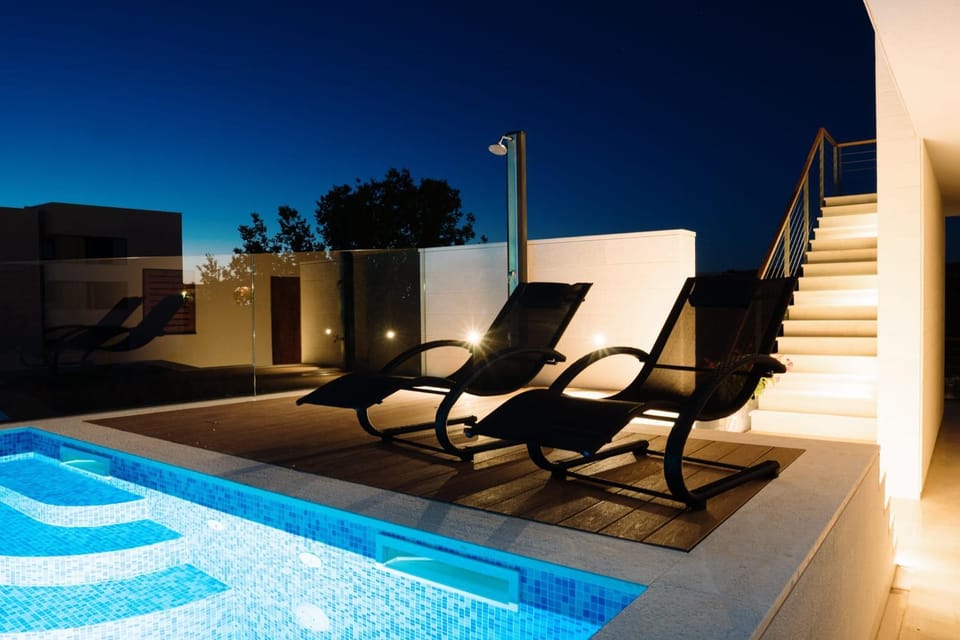 Swimming pool, Swimming pool