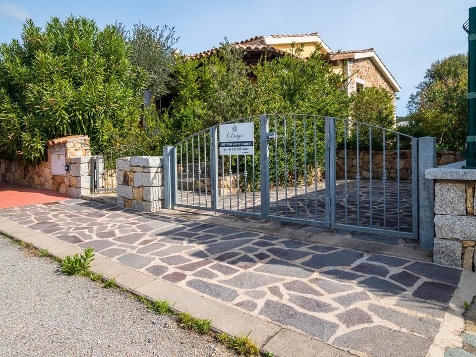 Property building, Facade/entrance, Off site