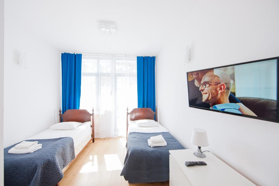 Bed, Photo of the whole room, towels