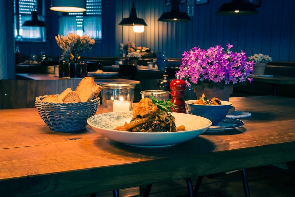 Restaurant/places to eat, Food