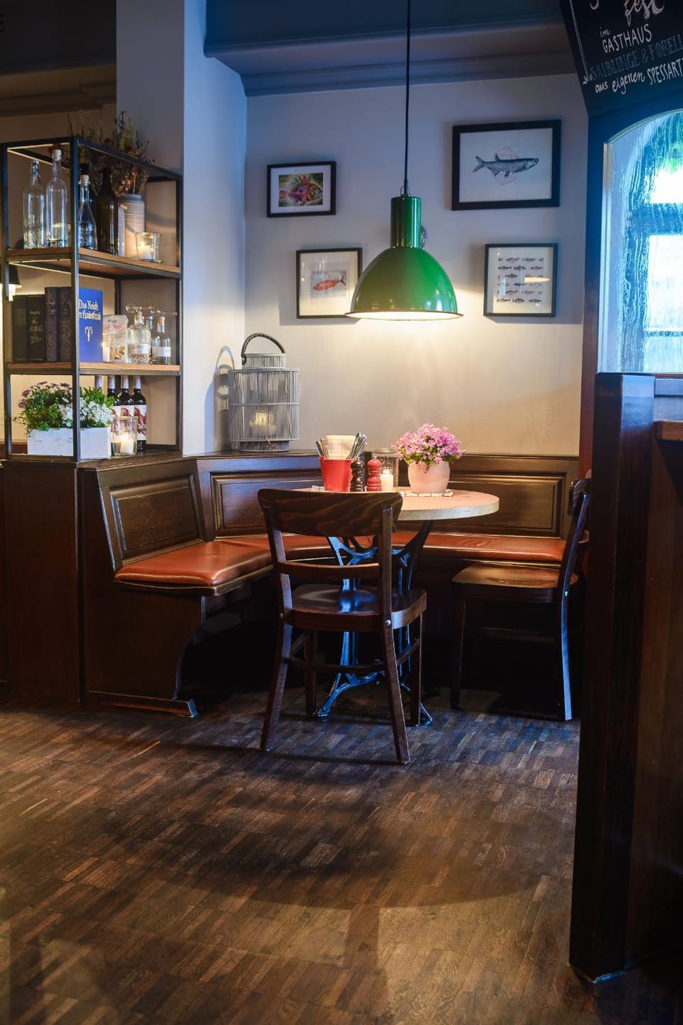 Restaurant/places to eat, Dining area