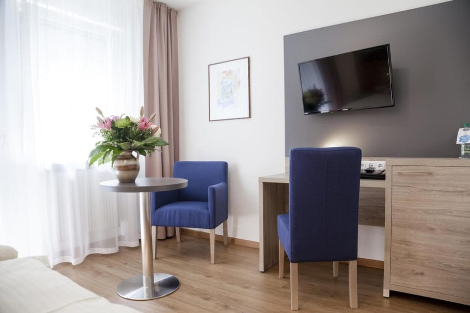 TV and multimedia, Photo of the whole room, Seating area