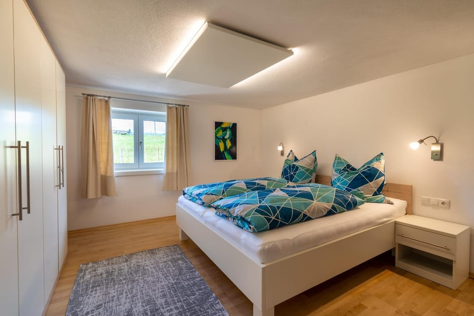 Bed, Photo of the whole room, Decorative detail, Bedroom