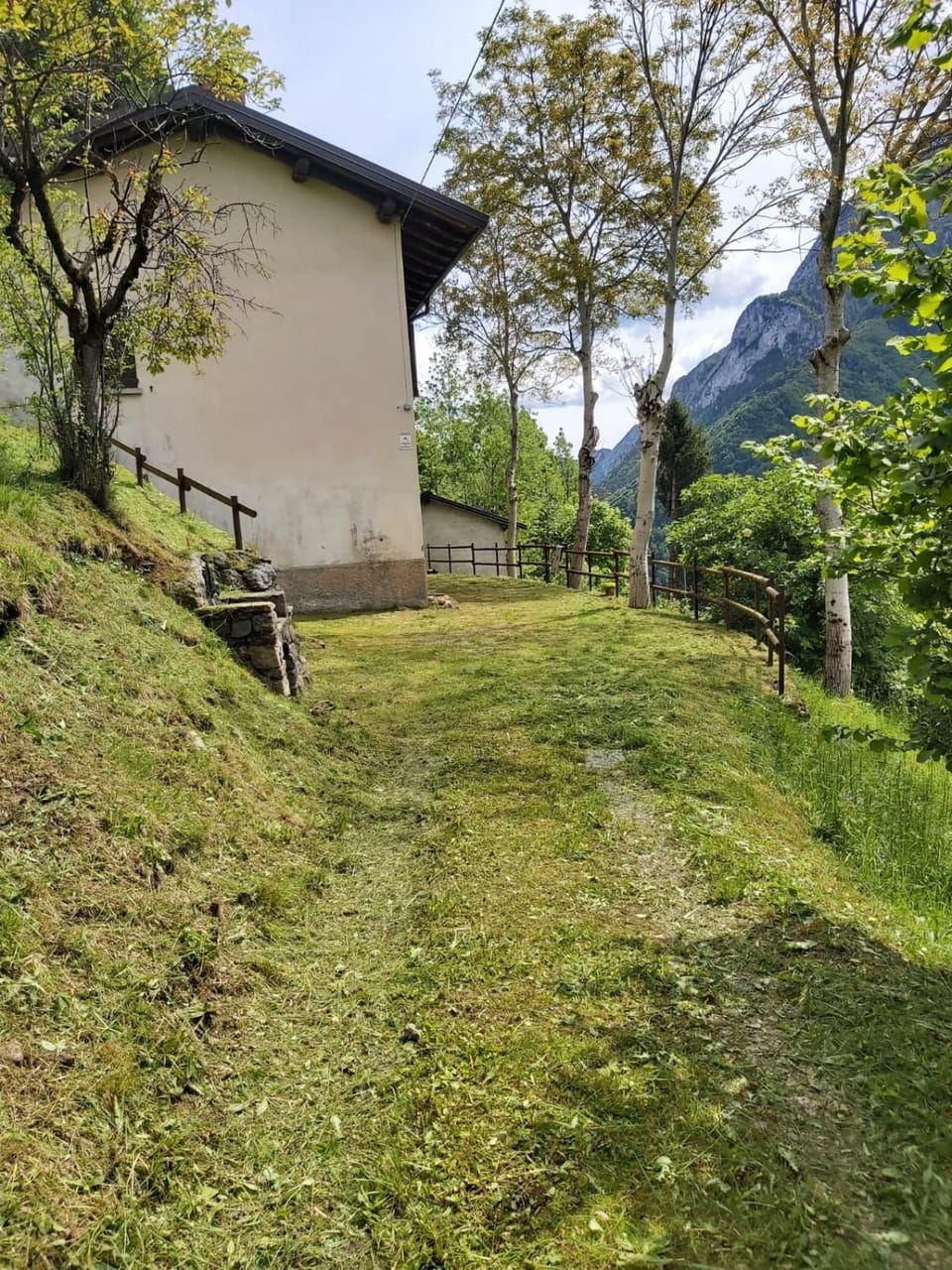 Azzone Cascina nel verde House in Province of Brescia