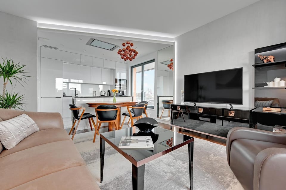 Communal lounge/ TV room, TV and multimedia, Living room, Seating area, Dining area, Evening entertainment