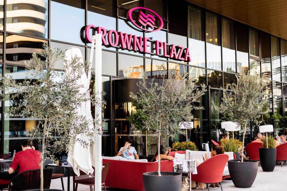 Property building, Restaurant/places to eat, People, Seating area, Logo/Certificate/Sign