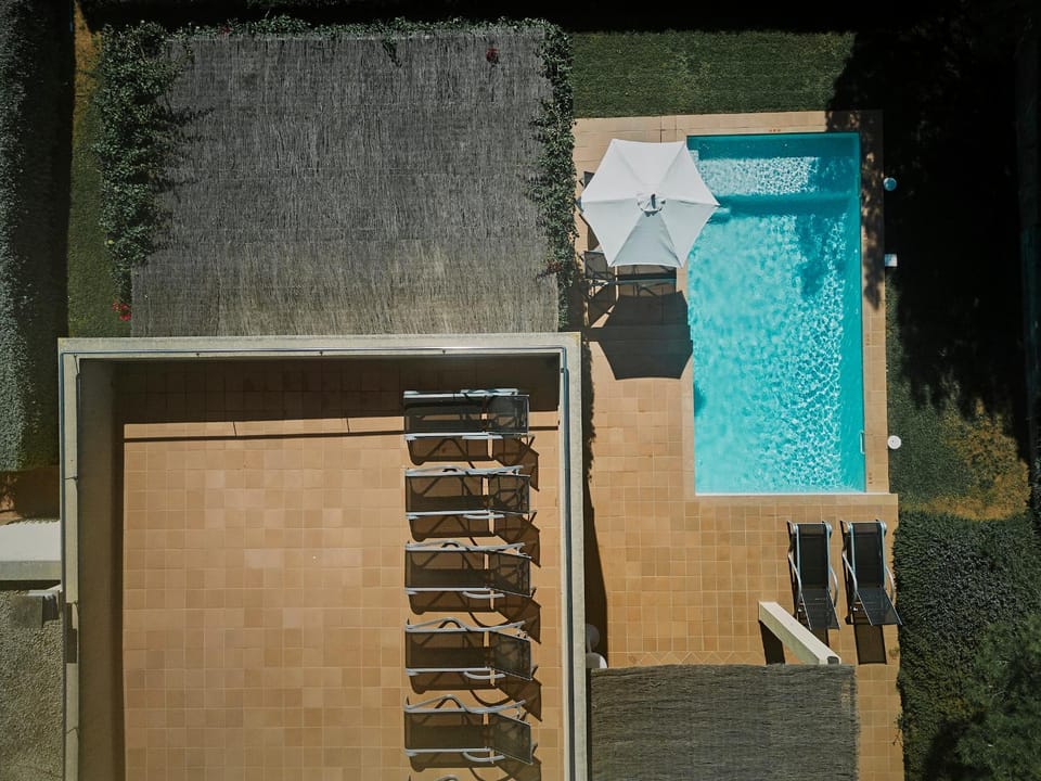 Property building, Solarium, Balcony/Terrace, Swimming pool