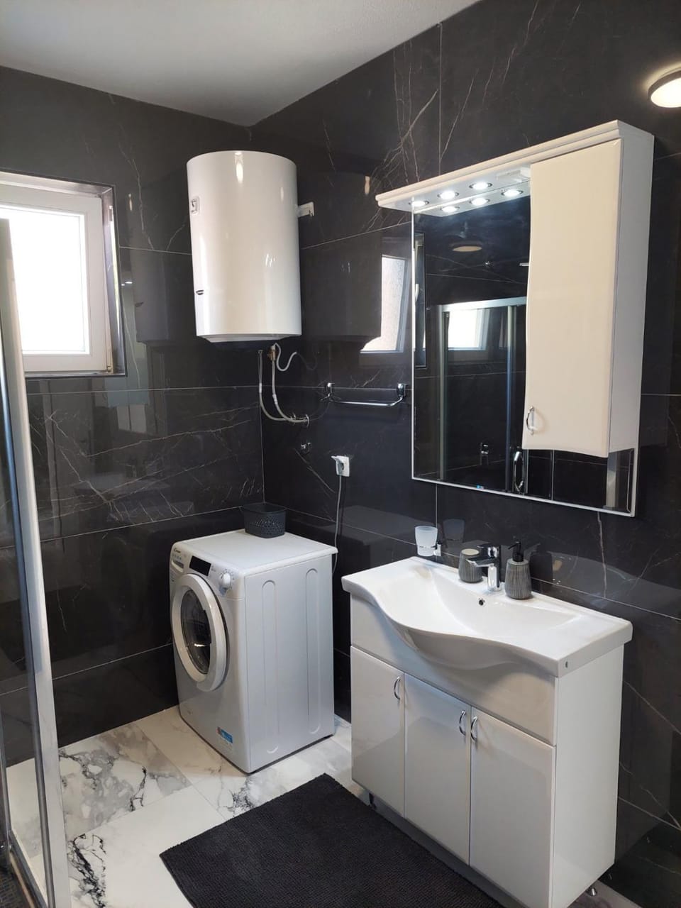 Bathroom, towels, washing machine