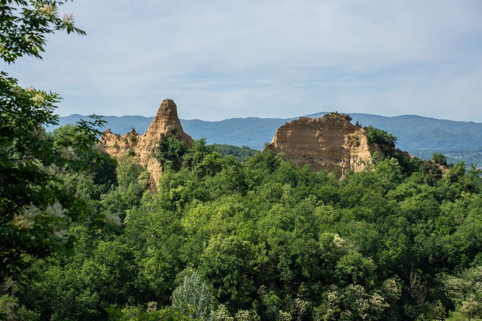 Nearby landmark, Natural landscape