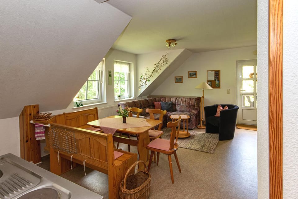 Seating area, Dining area