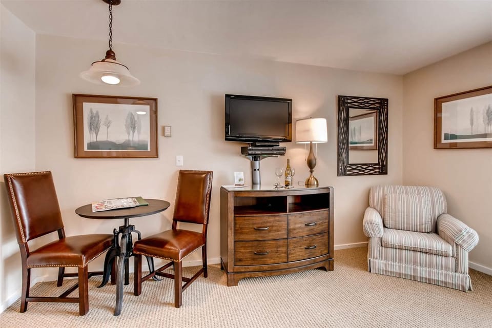 Ski In, Ski Out Studio Condo In The Heart Of Lionshead Village With Mountain View, Hot Tubs, And Pool Access Apartment in Lionshead Village Vail