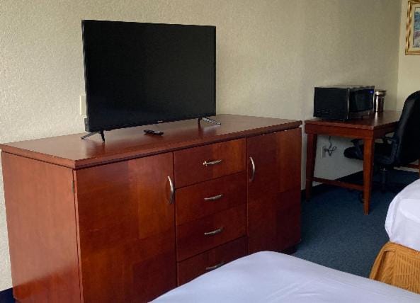 Miami Gardens Inn & Suites Hotel in Golden Glades