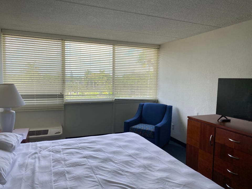 Miami Gardens Inn & Suites Hotel in Golden Glades
