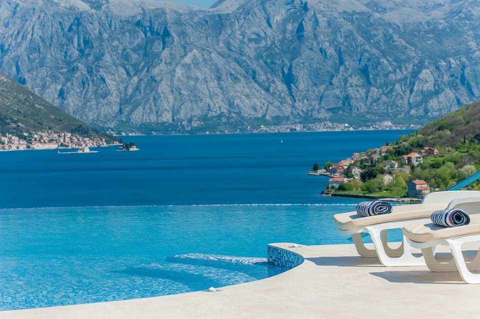 Nearby landmark, Natural landscape, Fitness centre/facilities, Swimming pool, Swimming pool, Time of day