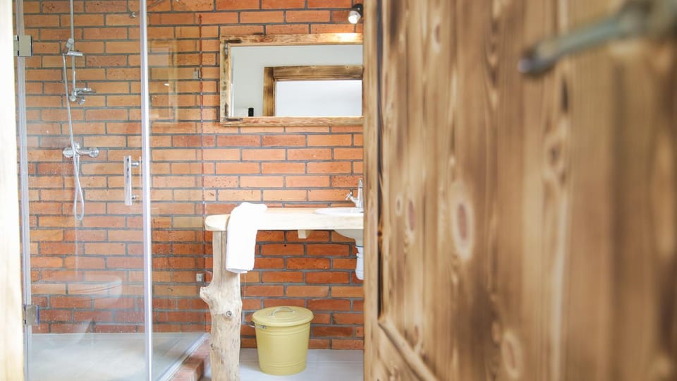 Bathroom, Decorative detail