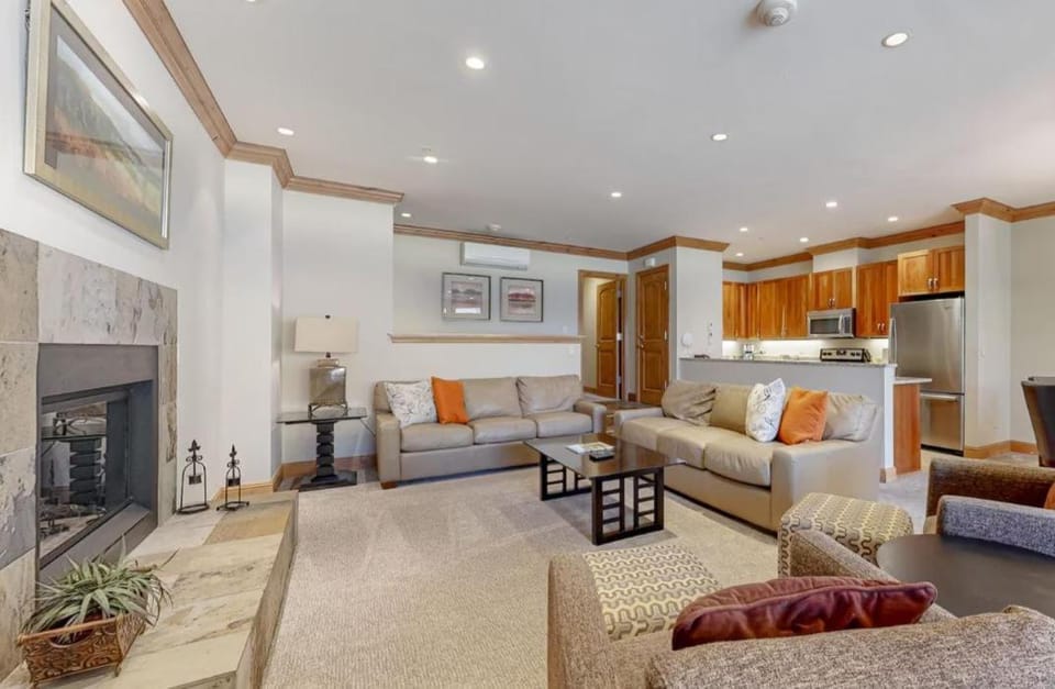 Luxury Ski In, Ski Out 2 Bedroom Mountain Residence In The Heart Of Lionshead Village With Heated Slope Side Pool And Hot Tub Apartment in Lionshead Village Vail