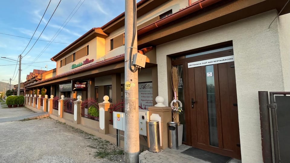 Reštaurácia-penzión ALTANA Bed and Breakfast in Slovakia