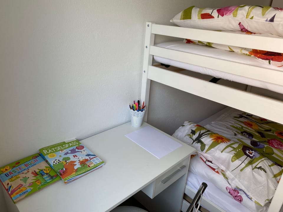 Bedroom, bunk bed