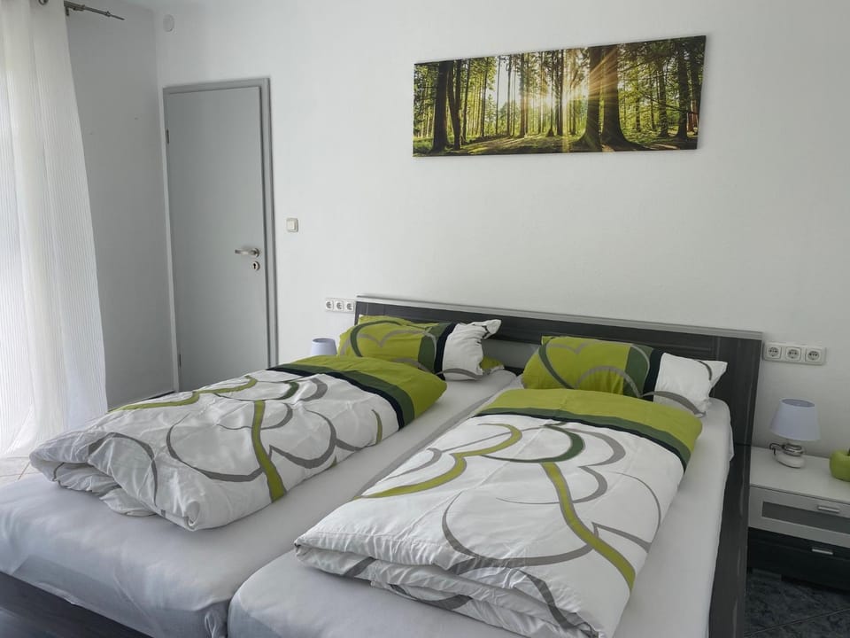 Bedroom, cot