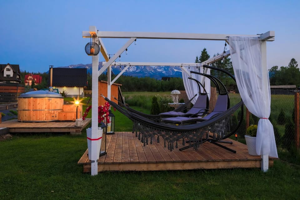 Property building, Patio, Day, Natural landscape, Garden, View (from property/room), Garden view, Mountain view, Pool view, sunbed