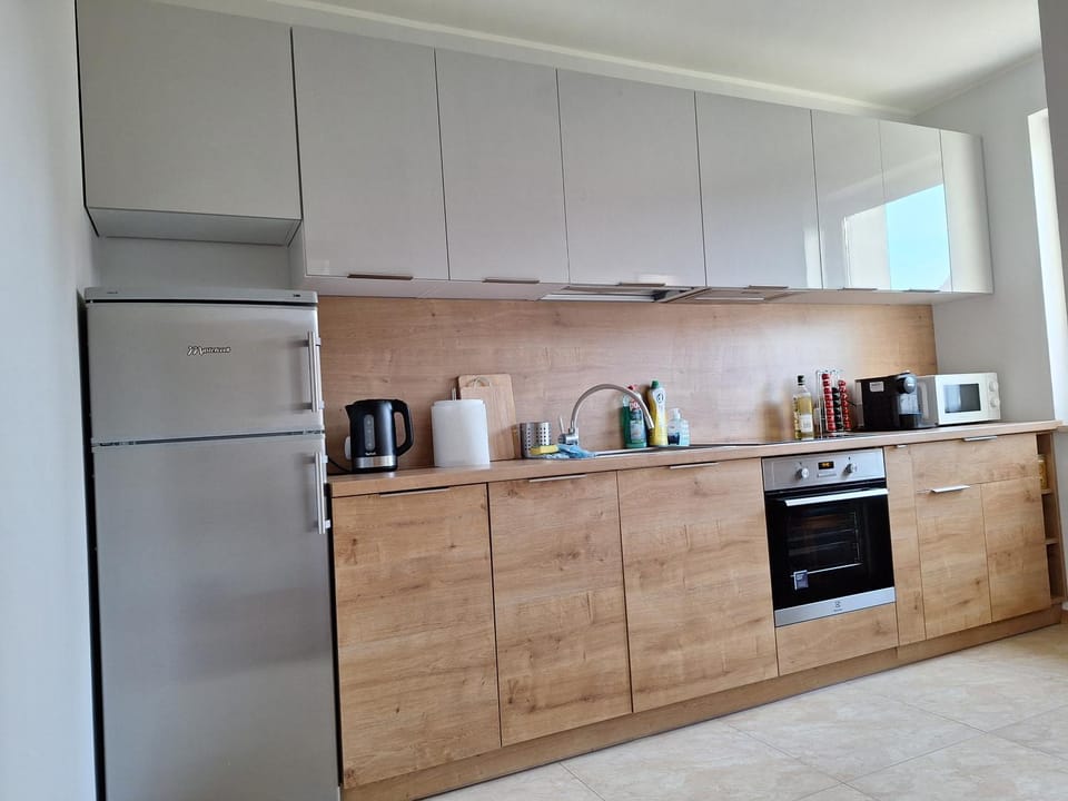 Coffee/tea facilities, Kitchen or kitchenette, dishwasher, stove, toaster