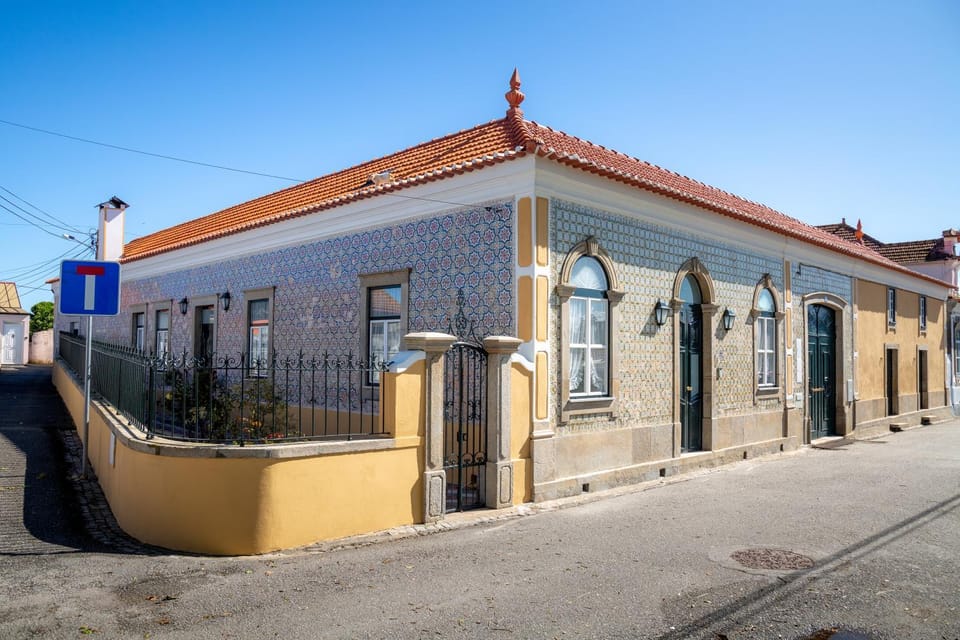Property building, Facade/entrance, Off site, Parking