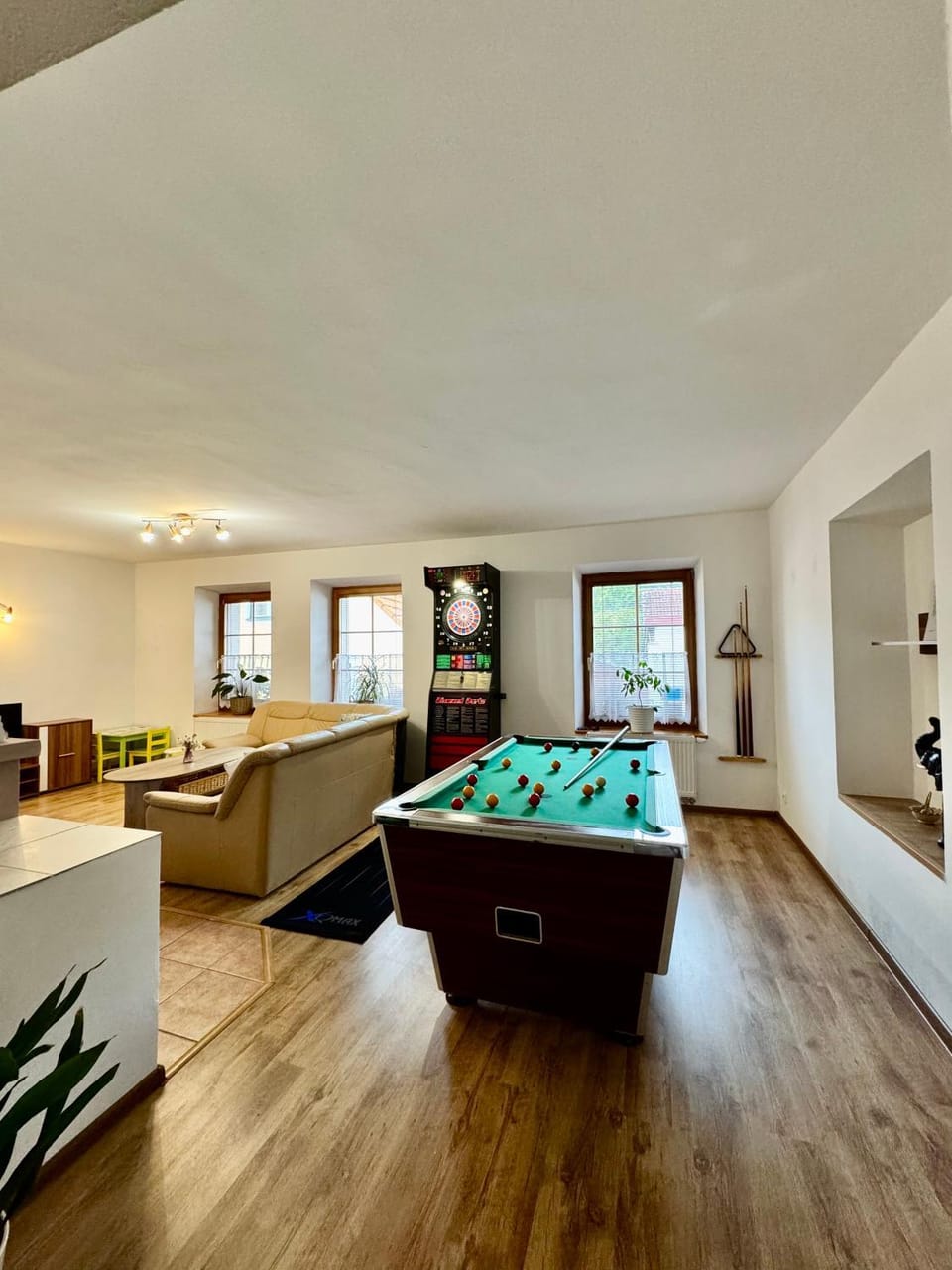 Billiard, Darts, Game Room