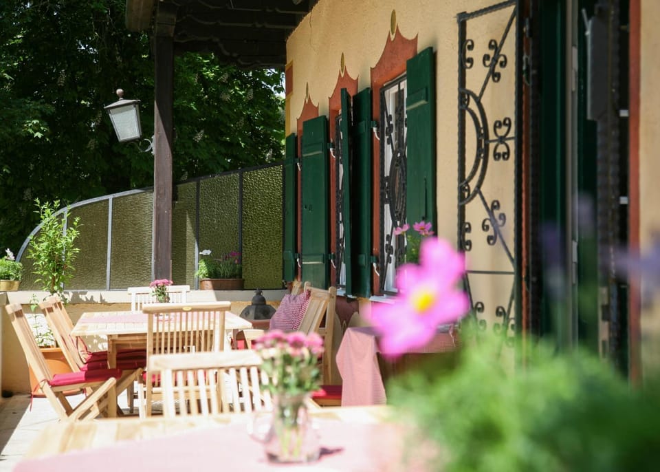 Property building, Patio, Restaurant/places to eat