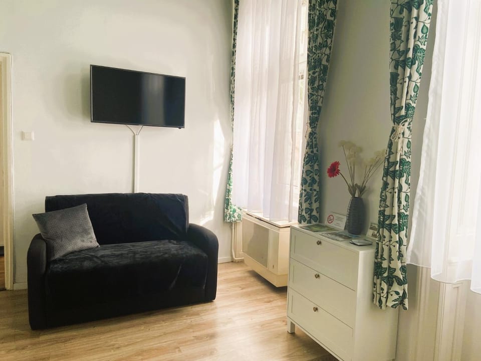 TV and multimedia, Living room, Bedroom