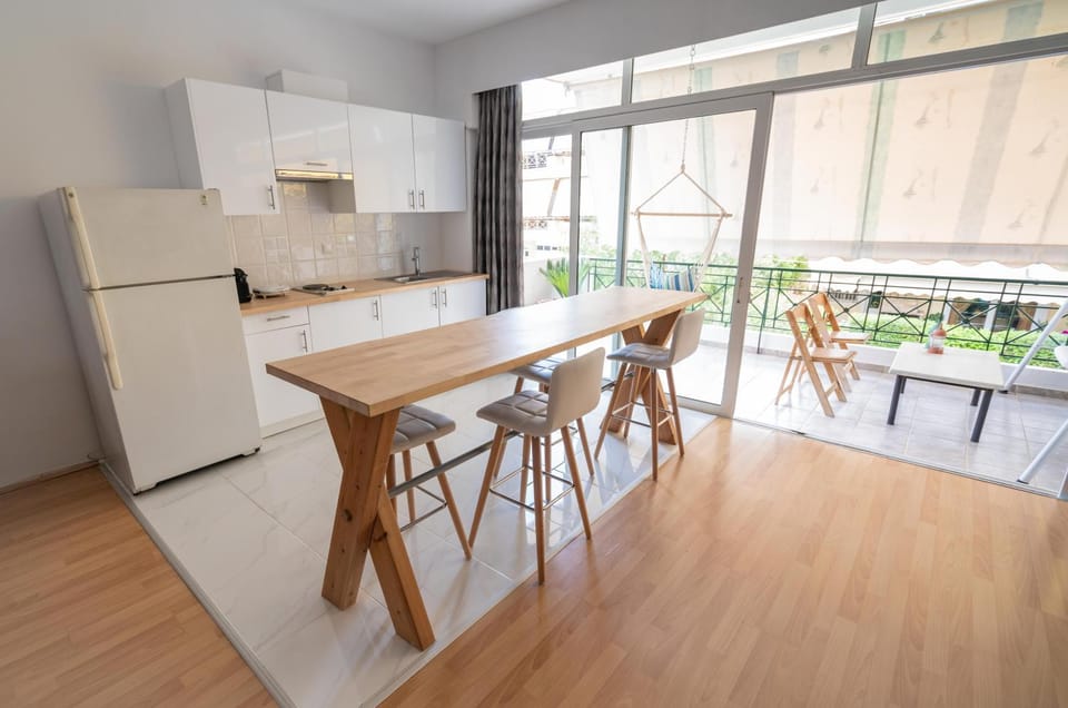 Dining area, kitchen