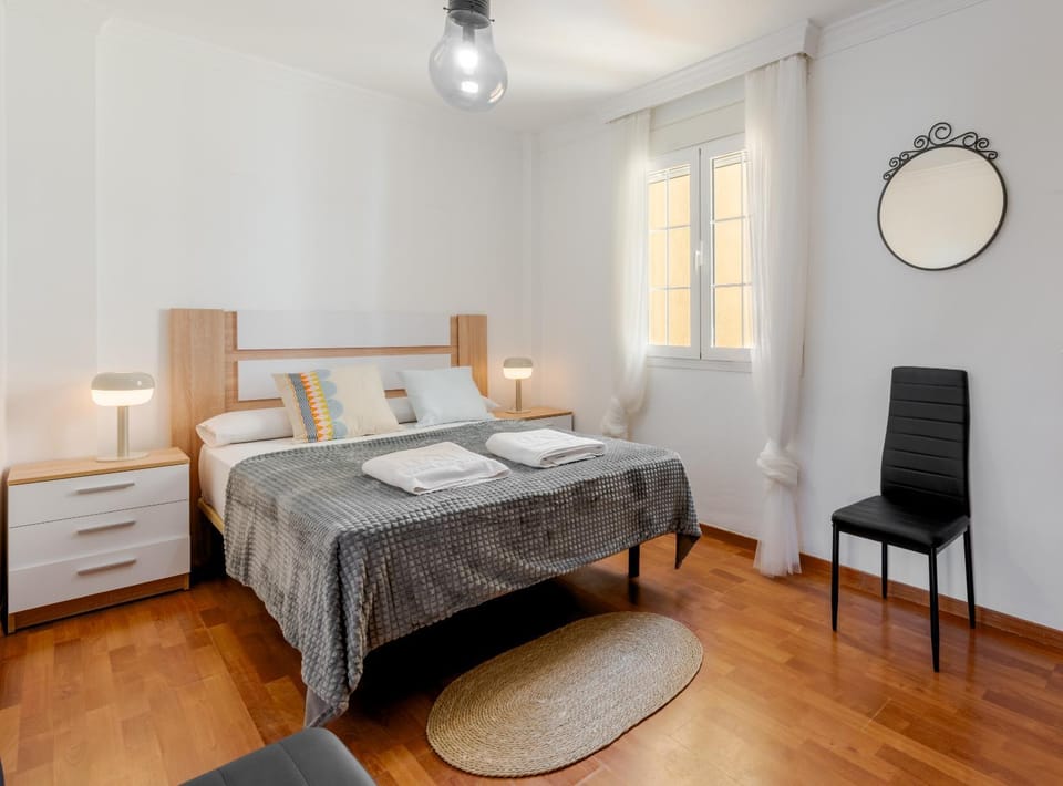 Bed, Photo of the whole room, Bedroom