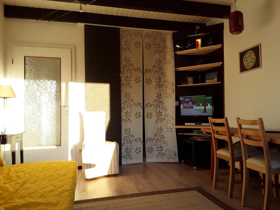 TV and multimedia, Living room, Dining area