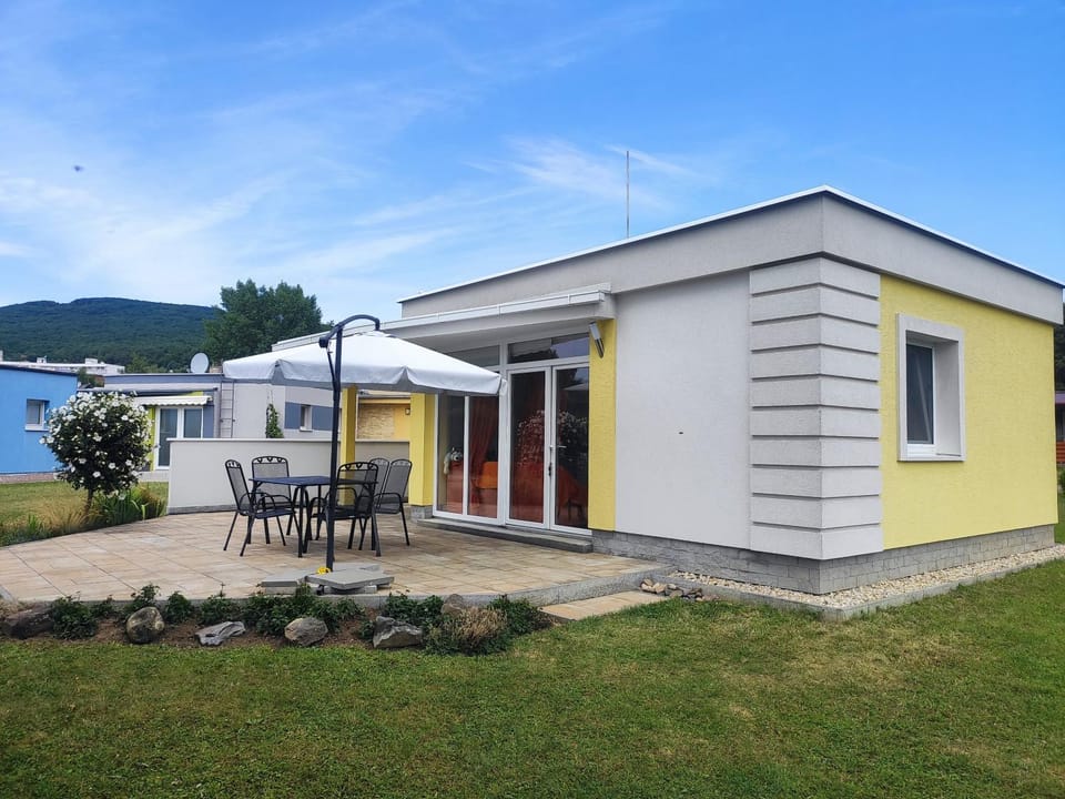 Property building, Garden, Balcony/Terrace