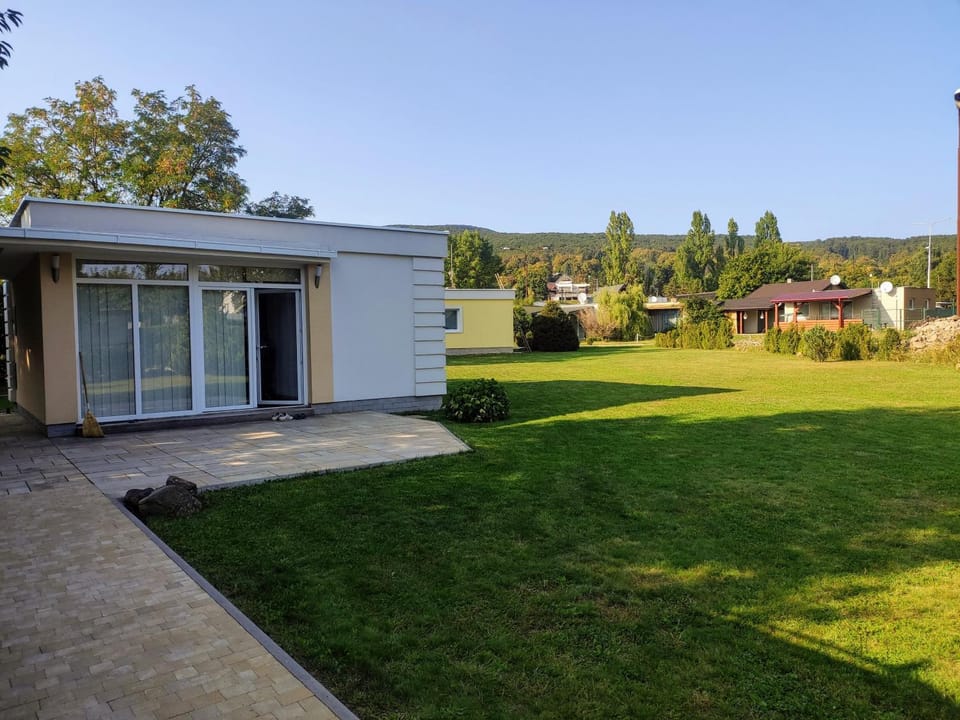 Property building, Off site, Garden, Garden, Balcony/Terrace, Garden view