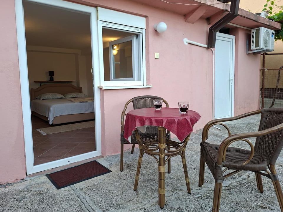 Day, View (from property/room), Balcony/Terrace, Living room, Seating area, Breakfast, Parking