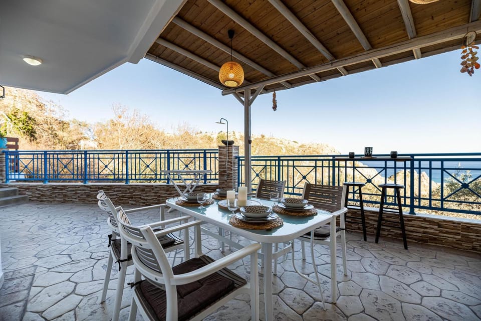 Dining area, Inner courtyard view
