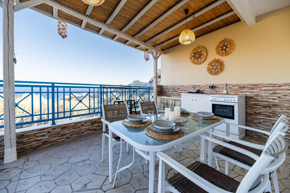 Dining area, Inner courtyard view