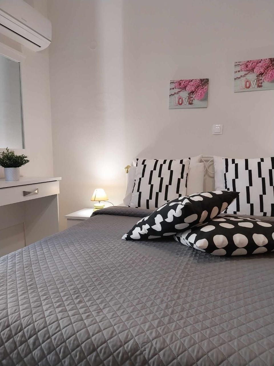 Lilis Apt in Center with Sea View Apartment in Karpathos