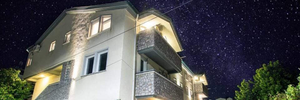 Property building, Facade/entrance, Balcony/Terrace