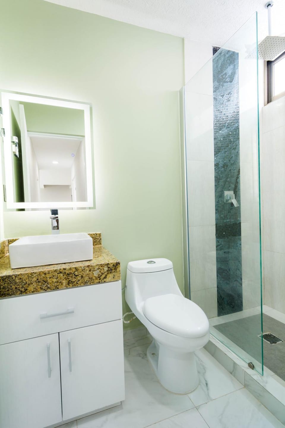 Palmarena Rooms & Residences - Long Stay Comfort with Parking, Sauna, Gym & Pool - Steps from 5th Avenue Hotel in Playa del Carmen