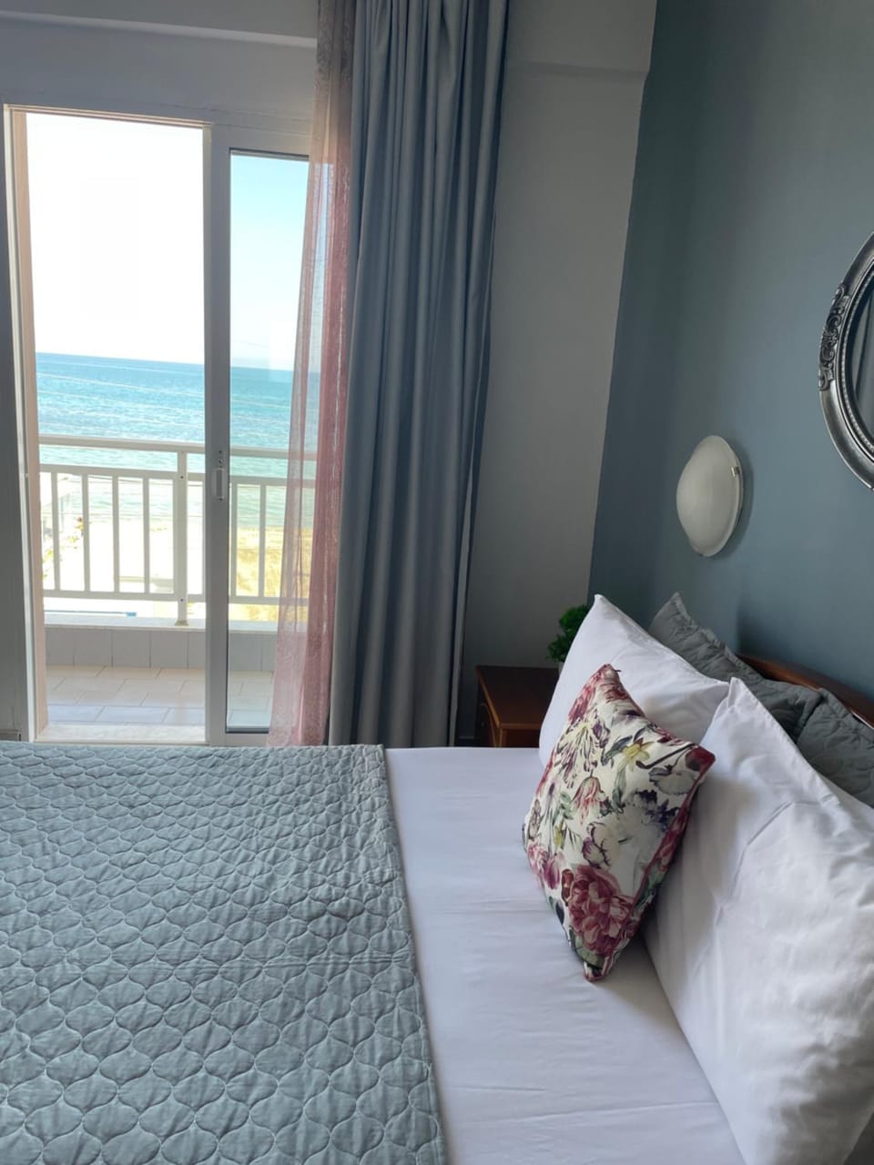 Bed, Photo of the whole room, Sea view